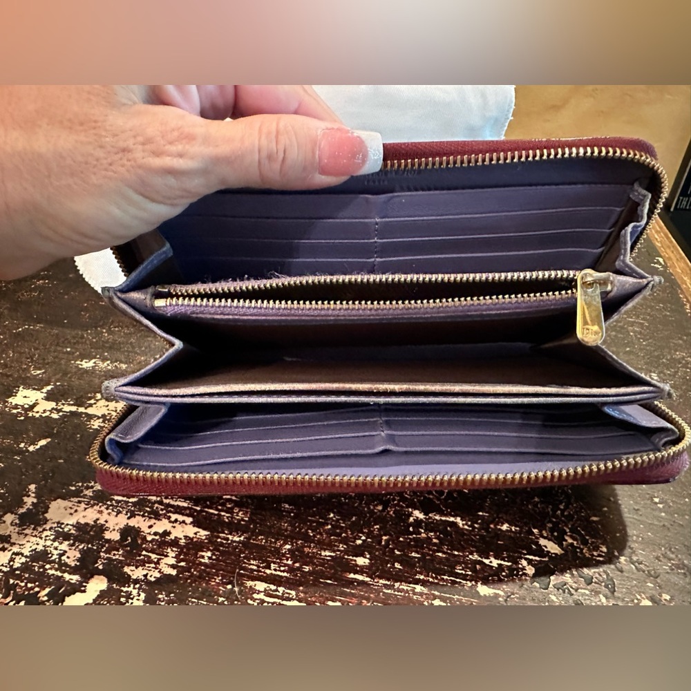 Beautiful Dior Patent Leather Bicolor Wallet - Picture 11 of 16